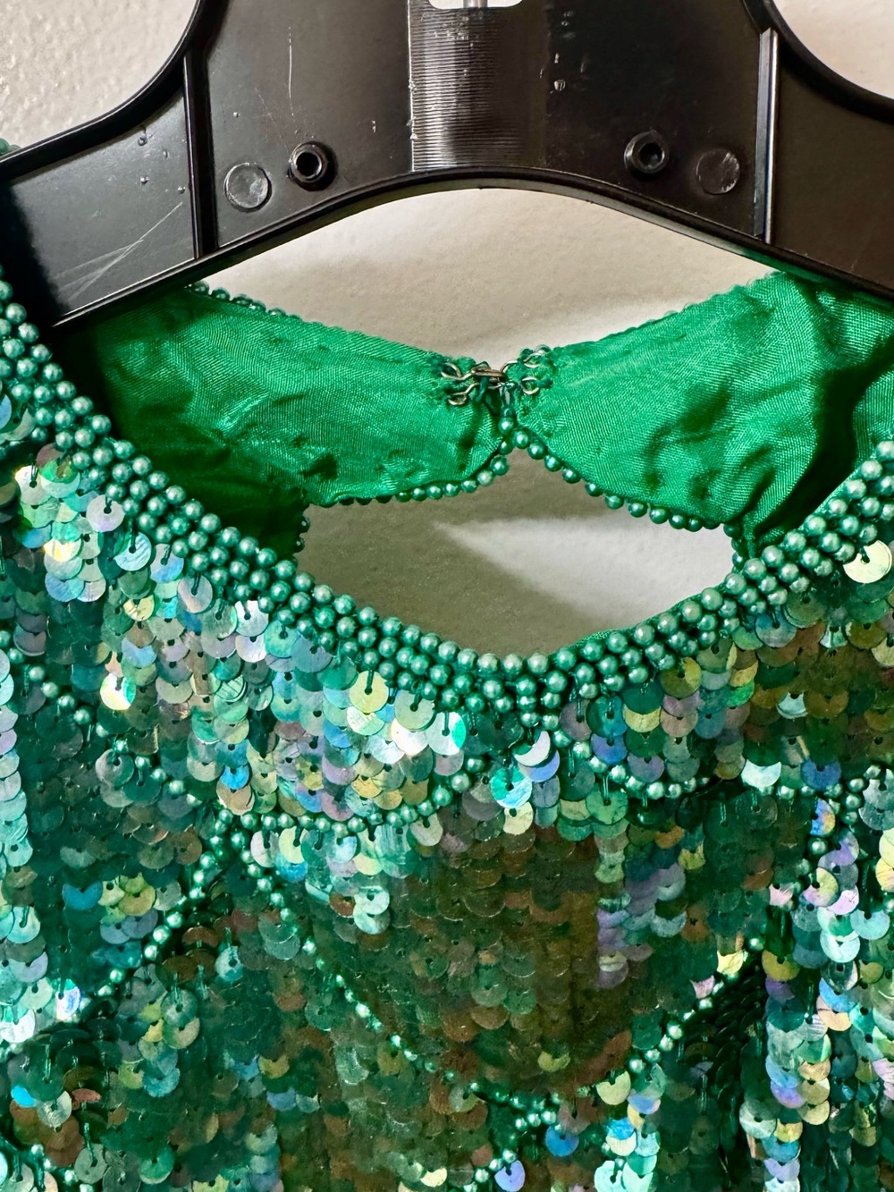 Vintage Emerald Green Sequin Sleeveless Scallop Hem Peek-a-boo Back Dress - Picture 4 of 11
